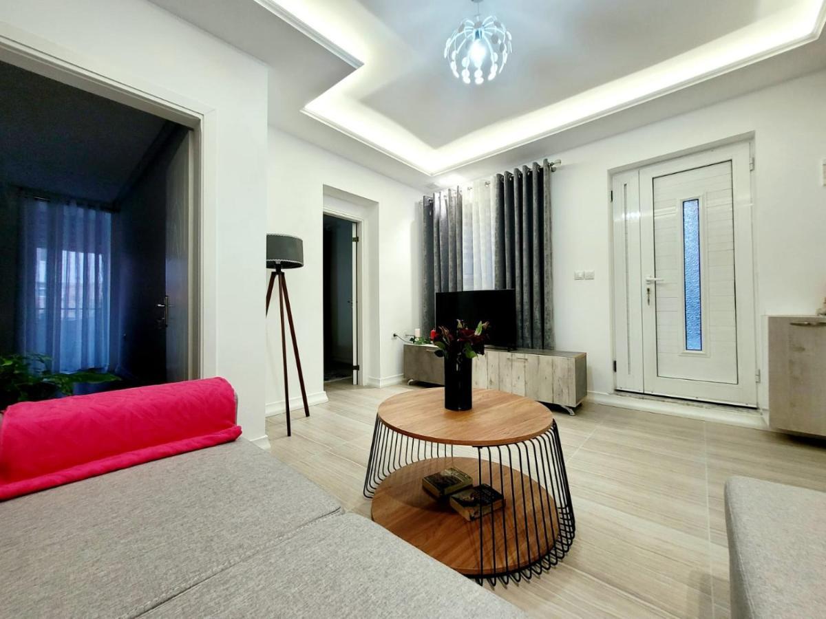 Anis Apartments Sarande Exterior photo